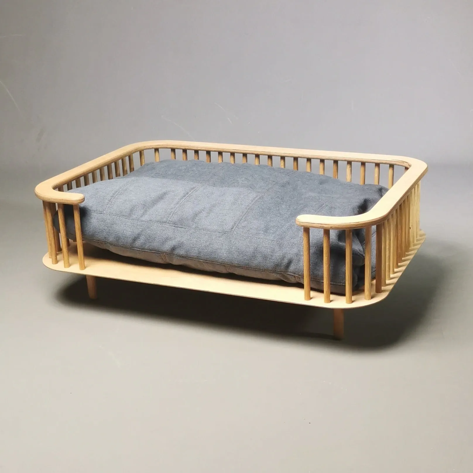Wooden Pet Bed 01